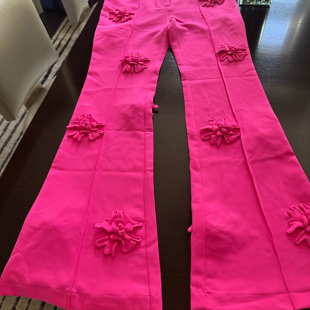 HOT PINK PANTS WITH FLOWER APPLIQUE